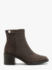 Brązowe botki welurowe na obcasie. Brązowe botki damskie Ryłko, bez wzorów, ze skóry, eleganckie, za kostkę, bez obcasa, na obcasie, bez zapięcia. Za 429.99 zł.