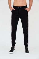 MOSCHINO Czarne spodnie dresowe z lampasami. Czarne spodnie sportowe męskie MOSCHINO, l, bez wzorów, z dresówki. W wyprzedaży za 559.99 zł.
