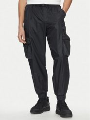 Nike Spodnie dresowe FB7911 010 Czarny Regular Fit. Czarne spodnie sportowe męskie Nike, m, bez wzorów, z dresówki. Za 449.99 zł.