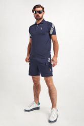 Spodenki męskie EA7 EMPORIO ARMANI. Szorty męskie EA7 Emporio Armani, bez wzorów. W wyprzedaży za 229.50 zł.