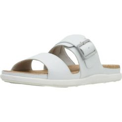 Sandały CLARKS 86444 Biały. Białe sandały damskie Clarks, bez wzorów, ze skóry, bez obcasa, bez zapięcia. Za 151.99 zł.