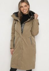 Ciemnobeżowa Pudełkowa Kurtka Typu Parka z Kapturem i Kieszeniami Kaithraea. Brązowe kurtki damskie Born2be, l, bez wzorów, z wełny, z kapturem. Za 349.99 zł.