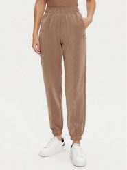 Guess Spodnie dresowe V5RB11 KCAY2 Brązowy Regular Fit. Brązowe spodnie dresowe damskie Guess, z aplikacjami, z dresówki. Za 239.99 zł.