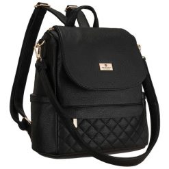 Mały plecak damski czarny ze skóry ekologicznej torebka listonoszka 2w1 miejski Peterson PTN MBP-08-F19. Czarne plecaki damskie Peterson, z aplikacjami, ze skóry ekologicznej. Za 89.99 zł.