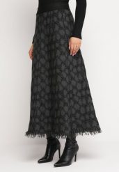 Czarna Trapezowa Spódnica Maxi z Frędzlami Sorffa. Czarne spódnice damskie Born2be, bez wzorów, eleganckie, maxi, rozkloszowane. Za 129.99 zł.