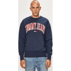 Tommy Jeans - Bluza. Niebieskie bluzy męskie Tommy Jeans, l, z aplikacjami, z bawełny, bez ramiączek, bez kaptura. W wyprzedaży za 219.90 zł.