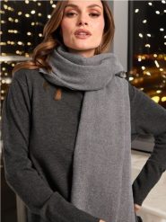 Sweter z wełną - szary. Szare swetry nierozpinane damskie Sinsay, l, bez wzorów, z materiału, klasyczne, bez kołnierzyka, bez ramiączek. Za 39.99 zł.