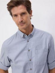 Koszula regular fit z kieszonką - szary. Szare koszule męskie Reserved, l, bez wzorów, z bawełny, bez kołnierzyka, bez ramiączek. W wyprzedaży za 39.99 zł.