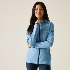 Damska bluza Kadley z kapturem i zamkiem błyskawicznym. Niebieskie bluzy damskie Regatta, bez wzorów, z elastanu, bez ramiączek, z kapturem. Za 199.99 zł.