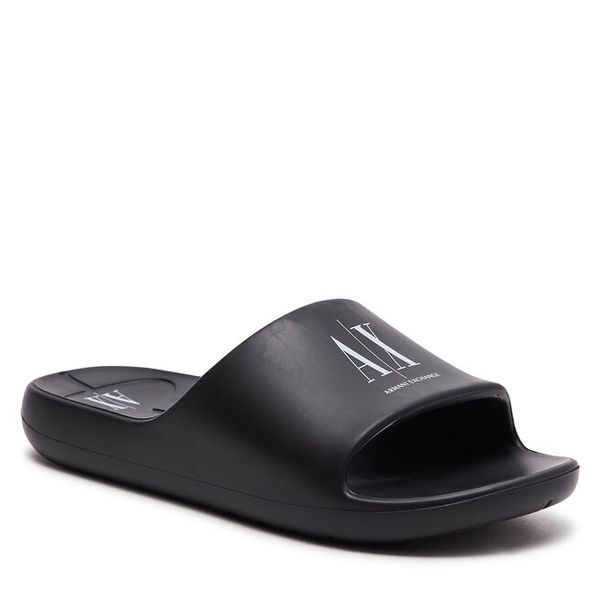 Klapki Armani Exchange. Czarne klapki damskie Armani Exchange, bez wzorów, bez obcasa, bez zapięcia. Za 149.99 zł.