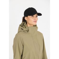 Czapka z daszkiem Whistler Viken. Czarne czapki damskie Whistler, bez wzorów, sportowe. W wyprzedaży za 85.99 zł.