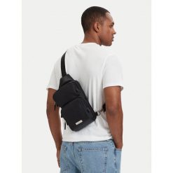 Saszetka Calvin Klein. Czarne saszetki i nerki męskie Calvin Klein, małe. Za 369.99 zł.