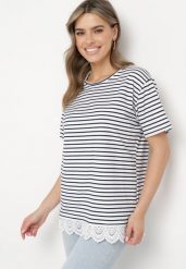 Biało-Granatowy T-shirt Bawełniany w Paski z Ozdobną Koronką Priscaia. Białe t-shirty damskie Born2be, l, bez wzorów, z bawełny, bez kołnierzyka, bez ramiączek. Za 64.99 zł.