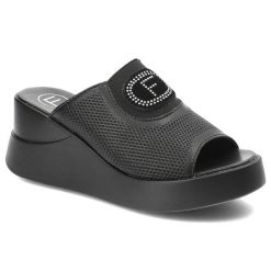 Czarne Klapki Filippo Modne Obuwie Damskie Na Koturnie. Czarne klapki damskie Filippo, na lato, bez wzorów, ze skóry, eleganckie, bez obcasa, na koturnie, bez zapięcia. Za 149.00 zł.