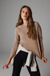 BLUZKA LOTOS TAUPE S - Flawless. Bluzki damskie Flawless, s, bez wzorów, z dzianiny, klasyczne, bez kołnierzyka, bez ramiączek. Za 267.00 zł.