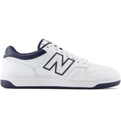 Buty unisex New Balance BB480LWN – białe. Białe buty sportowe męskie New Balance, bez wzorów, z dresówki, bez zapięcia, trekkingowe. Za 249.99 zł.