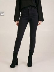 Jeansy skinny high waist z domieszką wiskozy - czarny. Czarne jeansy damskie Sinsay, bez wzorów, z denimu, z podwyższonym stanem. Za 39.99 zł.