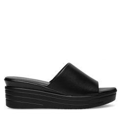 Klapki Lasocki. Czarne klapki damskie Lasocki, bez wzorów, bez obcasa, bez zapięcia. Za 99.99 zł.