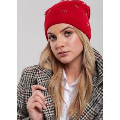 Czerwona Czapka Purnell. Czerwone czapki damskie Renee, na jesień, bez wzorów, z dzianiny. Za 49.99 zł.