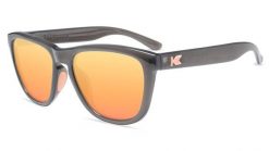 Okulary przeciwsłoneczne dla dorosłych - kategoria 3 z polaryzacją - Jelly Grey. Szare okulary przeciwsłoneczne damskie KNOCKAROUND. Za 186.15 zł.