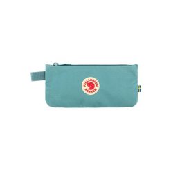 Piórnik Fjallraven Kanken Pen Case - sky blue. Zielone buty zimowe męskie Fjällräven, bez wzorów, bez obcasa, bez zapięcia. Za 99.99 zł.