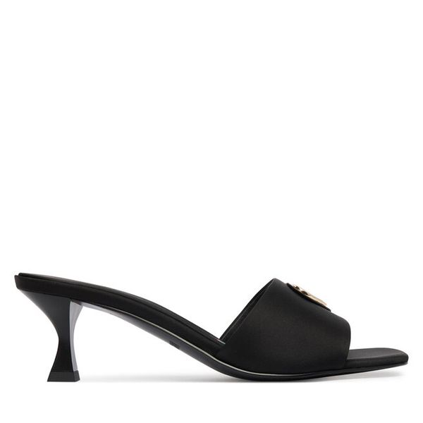 Klapki LOVE MOSCHINO. Czarne klapki damskie Love Moschino, bez wzorów, bez obcasa, bez zapięcia. Za 530.99 zł.