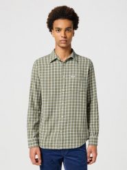 WRANGLER MĘSKA KOSZULA 1 PKT SHIRT DUSTY GREEN 112356770 W5X2017359. Zielone koszule męskie Wrangler, m, bez wzorów, bez kołnierzyka, bez ramiączek. Za 179.99 zł.