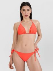 4F Góra od bikini damska - czerwona M. Czerwone bikini 4F, m, bez wzorów, z elastanu. W wyprzedaży za 39.99 zł.