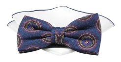 Mucha Jedwabna Niebiesko-Bordowa, Wzór Geometryczny z Białą Poszetką, Elegancka, Męska -CHATTIER. Czerwone krawaty i muchy Chattier, bez wzorów, z jedwabiu, eleganckie. Za 79.00 zł.