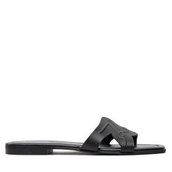 Klapki KARL LAGERFELD. Czarne klapki damskie KARL LAGERFELD, bez wzorów, bez obcasa, bez zapięcia. Za 589.99 zł.