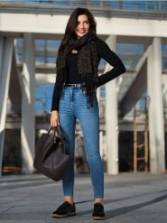 Jeansy skinny - niebieski. Niebieskie jeansy damskie Sinsay, bez wzorów, z jeansu, z podwyższonym stanem. Za 35.99 zł.