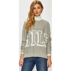 Tommy Hilfiger - Sweter. Szare swetry nierozpinane damskie Tommy Hilfiger, s, bez wzorów, z bawełny, bez kołnierzyka, bez ramiączek. W wyprzedaży za 269.90 zł.