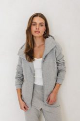 BLUZA NICOLE SZARY MELANŻ XL - Flawless. Szare bluzy damskie Flawless, s, bez wzorów, z bawełny, bez ramiączek, z kapturem. Za 397.00 zł.