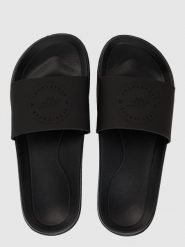 Klapki damskei 4F 4FRSS26FSLIF061. Czarne klapki damskie 4F, na lato, bez wzorów, z gumy, bez obcasa, bez zapięcia. Za 59.99 zł.