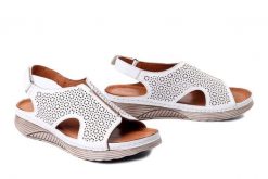 KOCH 0160 white, sandały damskie. Białe sandały damskie KOCH, bez wzorów, ze skóry, bez obcasa, bez zapięcia. Za 244.90 zł.