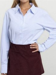 Bawełniana koszula regular fit w paski - błękitny. Niebieskie koszule damskie Sinsay, l, bez wzorów, z bawełny, bez kołnierzyka, bez ramiączek. Za 49.99 zł.