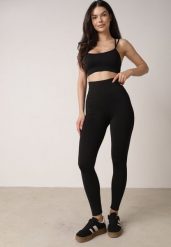 Czarne Legginsy z Wysokim Stanem z Pasem Modelującym w Talii Azinera. Czarne legginsy damskie Born2be, bez wzorów, z jeansu. Za 39.99 zł.