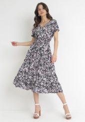 Czarna Bawełniana Sukienka w Kwiatki z Gumką w Talii i Guzikami Ronalika. Czarne sukienki damskie Born2be, na co dzień, l, z aplikacjami, z bawełny, eleganckie, bez kołnierzyka, bez ramiączek, midi, rozkloszowane. Za 44.99 zł.