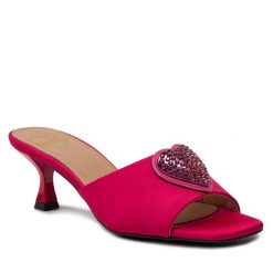 Klapki LOVE MOSCHINO. Czerwone klapki damskie Love Moschino, bez wzorów, bez obcasa, bez zapięcia. Za 919.99 zł.