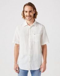 WRANGLER SS 1 PKT SHIRT MĘSKA KOSZULA ELEGANCKA WORN WHITE 112352187 W5K0016804. Białe koszule męskie Wrangler, m, bez wzorów, eleganckie, bez kołnierzyka, bez ramiączek. Za 139.99 zł.