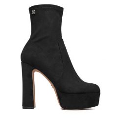 Botki Nine West. Czarne botki damskie Nine West, bez wzorów, bez obcasa, na słupku, bez zapięcia. Za 299.99 zł.
