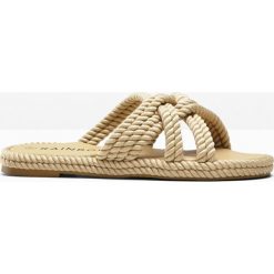 Klapki. Czarne klapki damskie bonprix, bez wzorów, bez obcasa, bez zapięcia. Za 77.99 zł.
