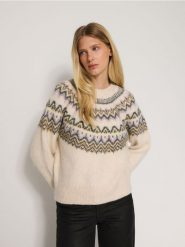 Wzorzysty sweter z metalizowaną nitką - wielobarwny. Swetry nierozpinane damskie Reserved, l, bez wzorów, z dzianiny, bez kołnierzyka, bez ramiączek. W wyprzedaży za 49.99 zł.