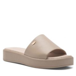 Klapki Lasocki. Brązowe klapki damskie Lasocki, bez wzorów, bez obcasa, bez zapięcia. Za 159.99 zł.