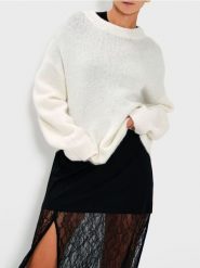 Sweter basic - biały. Białe swetry nierozpinane damskie Sinsay, l, bez wzorów, bez kołnierzyka, bez ramiączek. Za 49.99 zł.