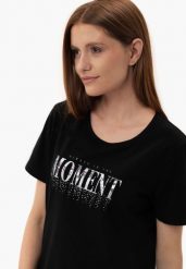 Bawełniany t-shirt z printem, Comfort Fit, T-MOMENTS. Czarne t-shirty damskie Volcano, m, bez wzorów, z bawełny, glamour, bez kołnierzyka, bez ramiączek. Za 69.99 zł.