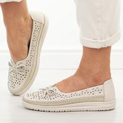 Beżowe ażurowe skórzane półbuty damskie Vinceza 95390. Brązowe półbuty damskie VINCEZA, na lato, w ażurowe wzory, z jeansu, eleganckie, z okrągłym noskiem, bez obcasa, na płaskiej podeszwie, bez zapięcia. Za 199.00 zł.