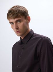 Bawełniana koszula slim fit - bordowy. Czerwone koszule męskie Reserved, l, bez wzorów, z bawełny, bez kołnierzyka, bez ramiączek. W wyprzedaży za 89.99 zł.