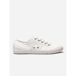 Sneakersy damscy TBS Opiace. Białe obuwie sportowe damskie TBS, bez wzorów, bez zapięcia. Za 263.50 zł.