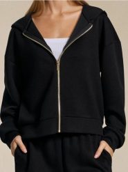 Rozpinana bluza z kapturem soft touch - czarny. Czarne bluzy damskie Sinsay, l, bez wzorów, z dzianiny, bez ramiączek, z kapturem. W wyprzedaży za 39.99 zł.